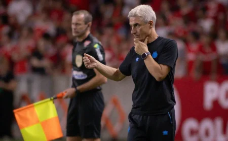 Luís Castro exalta Alan Patrick antes de Grêmio x Internacional: “Cria muitos problemas”