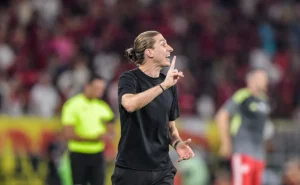 Luís Castro solicita meio-campista do Flamengo e Filipe Luís impede saída de Everton Araújo