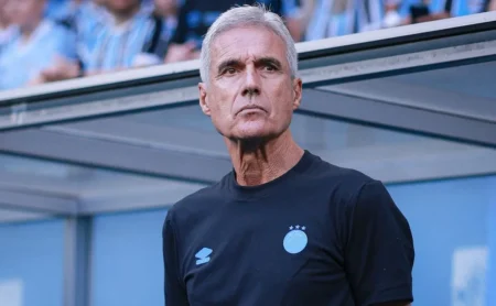 Luís Castro lamenta expulsão e derrota do Grêmio para o São Paulo fora de casa