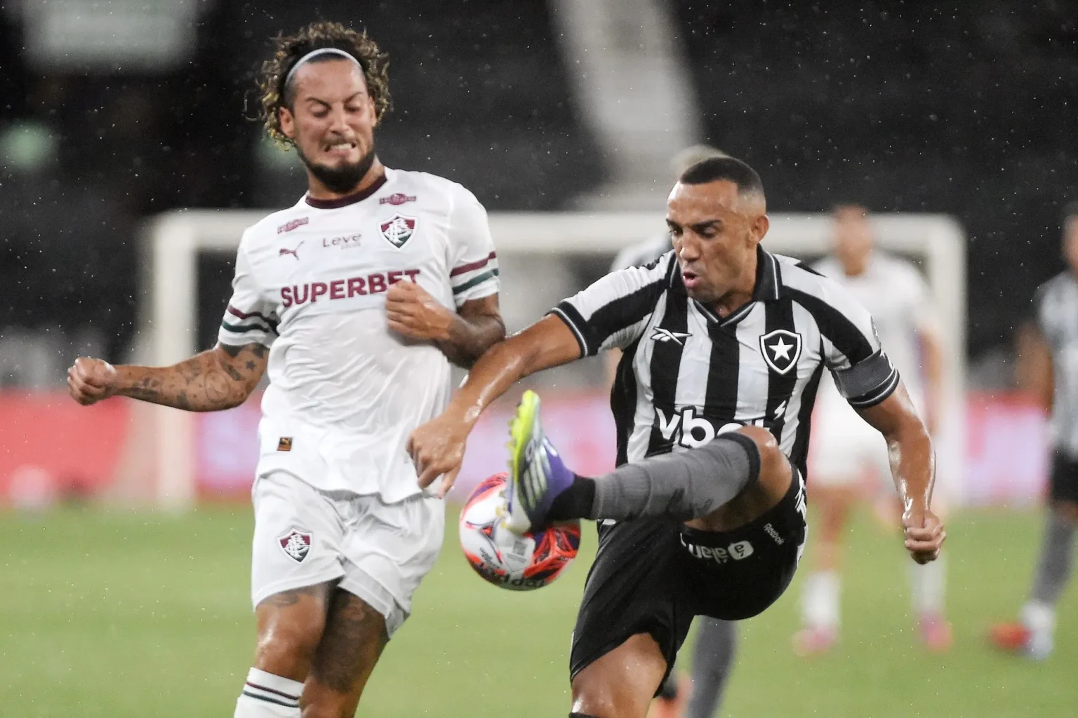 Marçal: lesão no joelho afasta jogador do Botafogo por três semanas