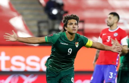 Marcelo Moreno retorna ao futebol para atuar gratuitamente no Oriente Petrolero, seu clube de origem.