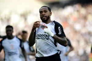 Marcelo Paz anuncia a saída de José Martínez do Corinthians por questões disciplinares