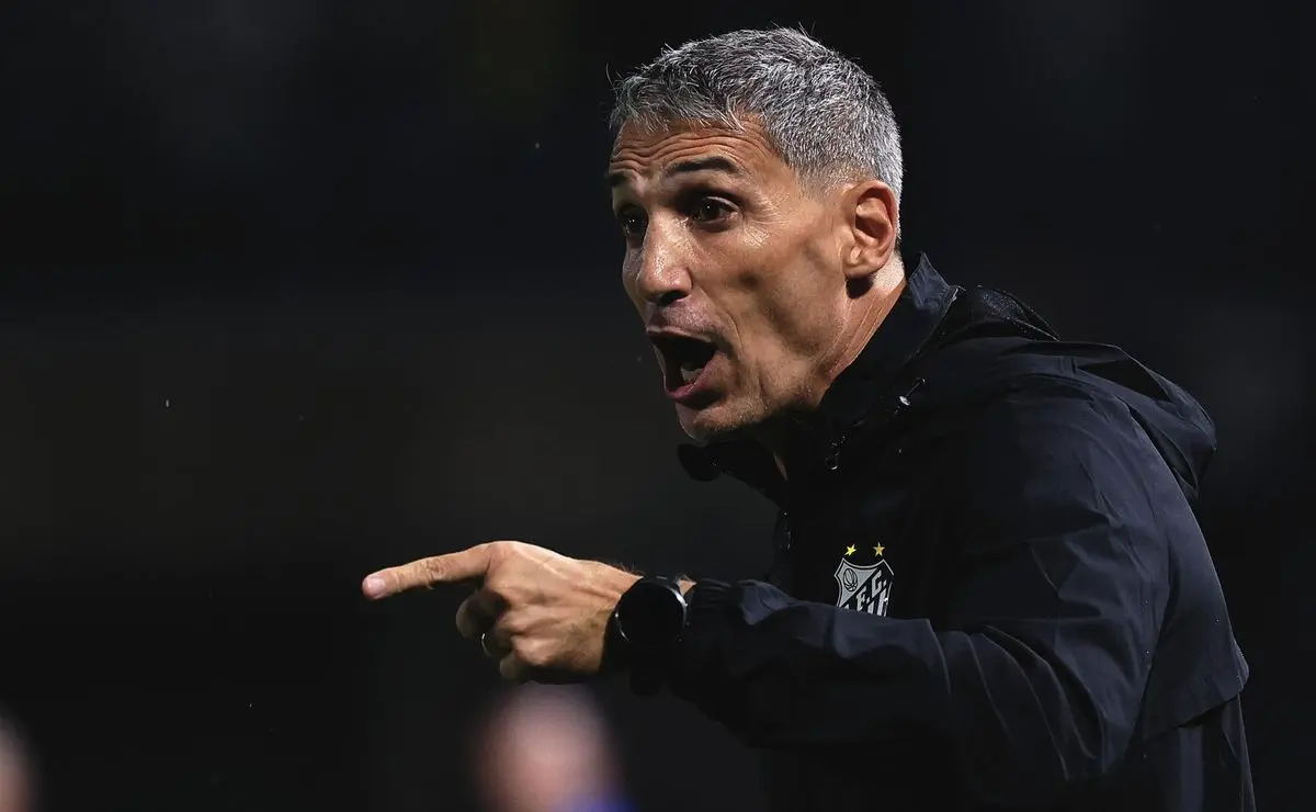 Marcelo Teixeira define futuro de Vojvoda e descarta demissão no Santos Marcelo Teixeira define futuro de Vojvoda e descarta demissão no Santos