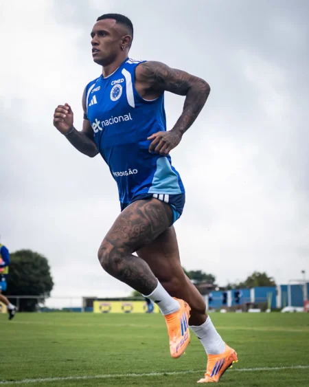 Marquinhos, do Cruzeiro, se aproxima do retorno após quatro meses de cirurgia Marquinhos, do Cruzeiro, se aproxima do retorno após quatro meses de cirurgia