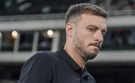 Martín Anselmi explica mudanças e valoriza Bastos: “Vamos precisar dele”