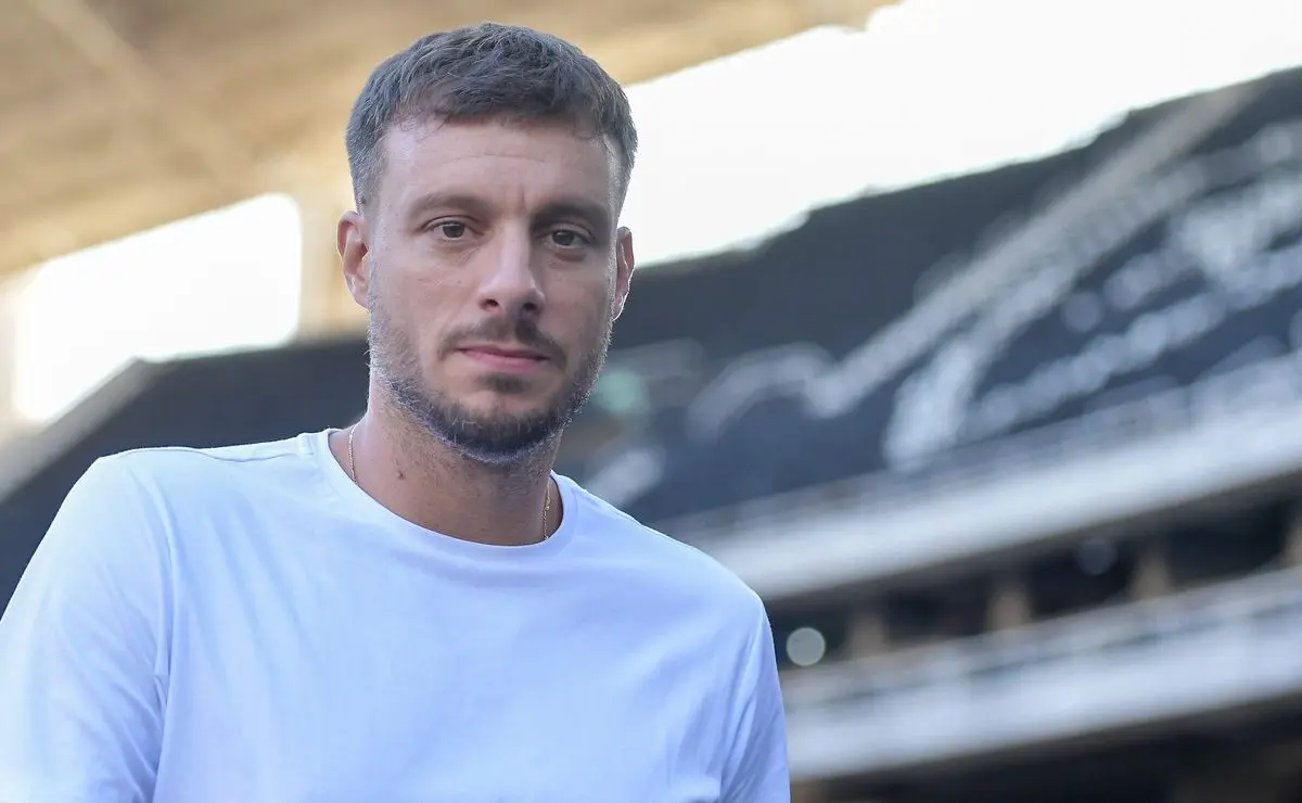 Martín Anselmi lamenta derrota no clássico e pede desculpas: “Por esses três jogos” Martín Anselmi lamenta derrota no clássico e pede desculpas: “Por esses três jogos”