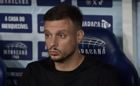 Martín Anselmi analisa vitória do Flamengo sobre o Botafogo: “Escolhemos como perder”