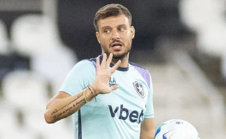 Martín Anselmi vetou Abner, do Juventude, e Botafogo recua após acordo.