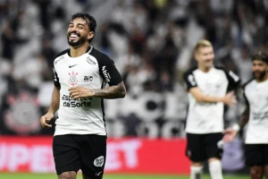 Matheus Bidu na Seleção Brasileira: lateral recebe apoio do Corinthians e elogios de Dorival Júnior Matheus Bidu na Seleção Brasileira: lateral recebe apoio do Corinthians e elogios de Dorival Júnior