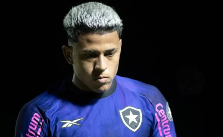 Matheus Martins desperdiça gol inacreditável em Nacional Potosí x Botafogo e lance viraliza na internet Matheus Martins desperdiça gol inacreditável em Nacional Potosí x Botafogo e lance viraliza na internet