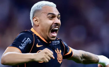 Matheuzinho deixa o Flamengo e se destaca como volante no Corinthians campeão da Supercopa Matheuzinho deixa o Flamengo e se destaca como volante no Corinthians campeão da Supercopa