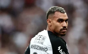 Matheuzinho analisa evolução do Corinthians e projeta jogo contra o Bragantino: “Precisamos seguir o plano”
