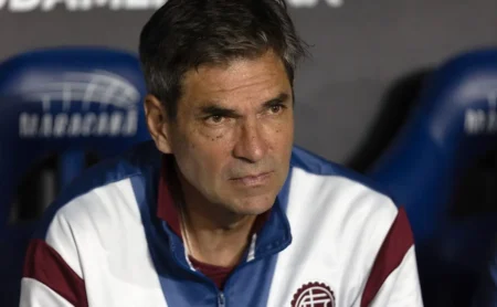 Maurício Pellegrino, técnico do Lanús, alerta após vitória sobre o Flamengo: "O mais difícil ainda está por vir"