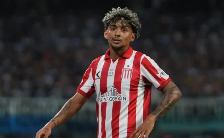 Medina foi oferecido ao Flamengo antes de acertar com o Botafogo e recusado. Medina foi oferecido ao Flamengo antes de acertar com o Botafogo e recusado.