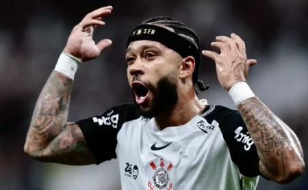 Memphis Depay comenta lance de pênalti de Andreas Pereira após Corinthians x Palmeiras