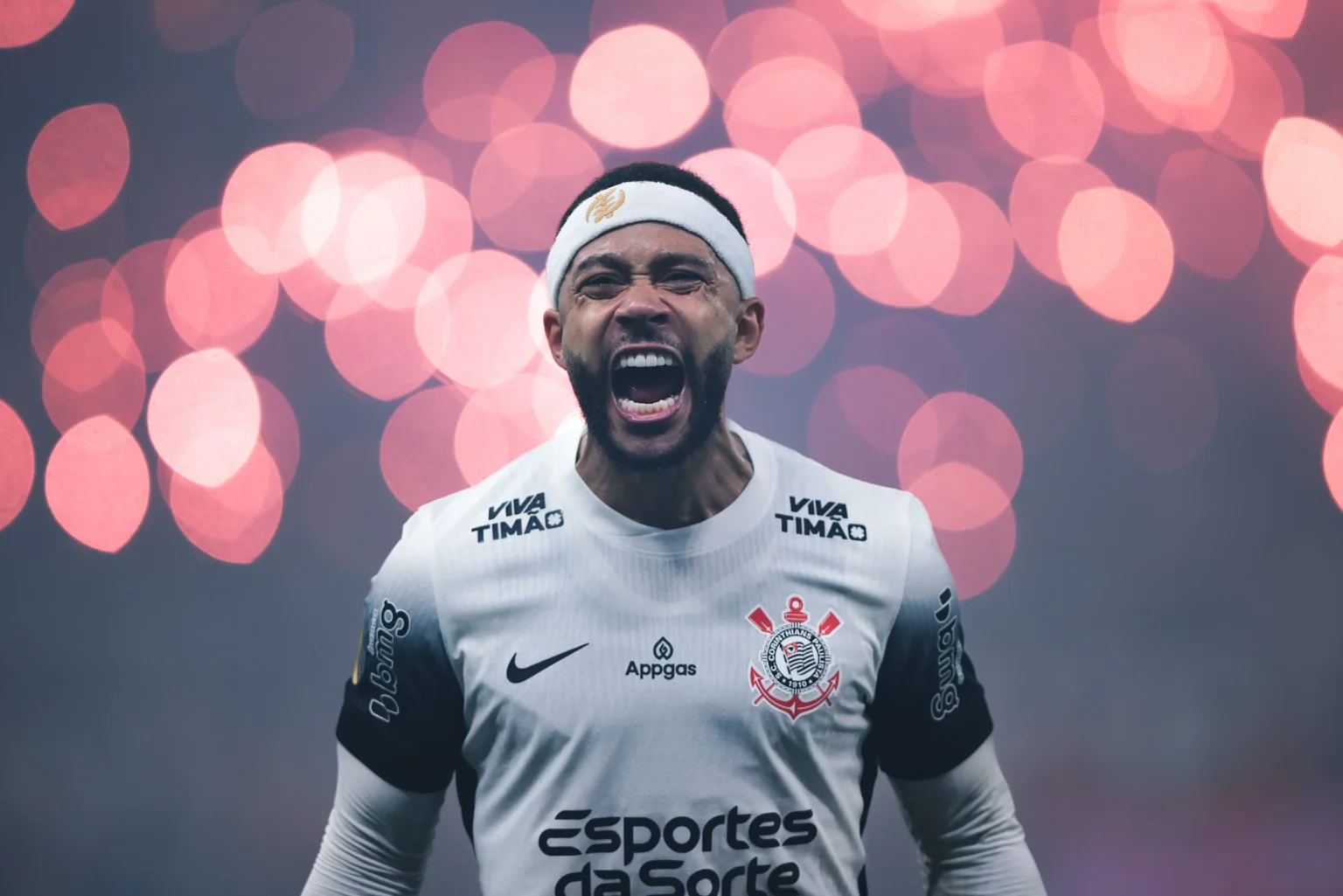 Memphis: entre polêmicas e vitórias sobre o Palmeiras, a estrela do Corinthians Memphis: entre polêmicas e vitórias sobre o Palmeiras, a estrela do Corinthians