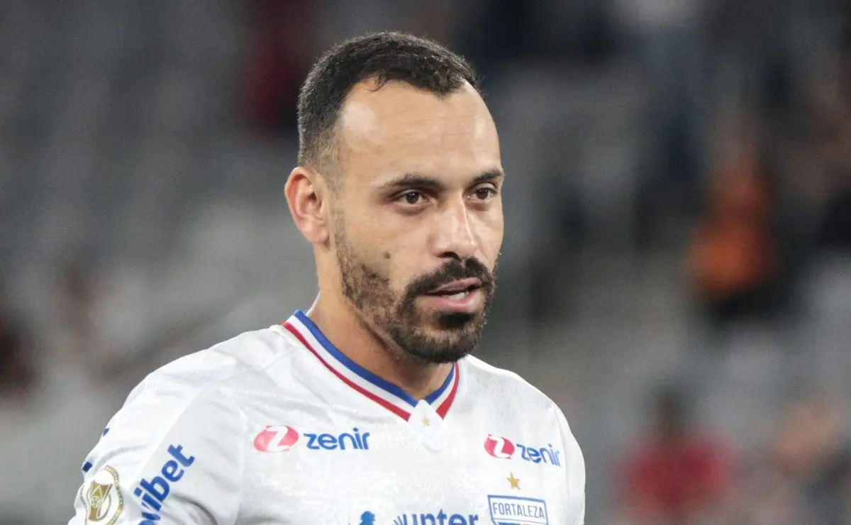 Moisés expõe papel crucial de Vojvoda na contratação por Santos: “Impossível recusar” Moisés expõe papel crucial de Vojvoda na contratação por Santos: “Impossível recusar”