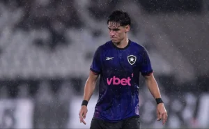 Montoro desperdiça chance incrível e Botafogo cai para o Nacional Potosí na Libertadores