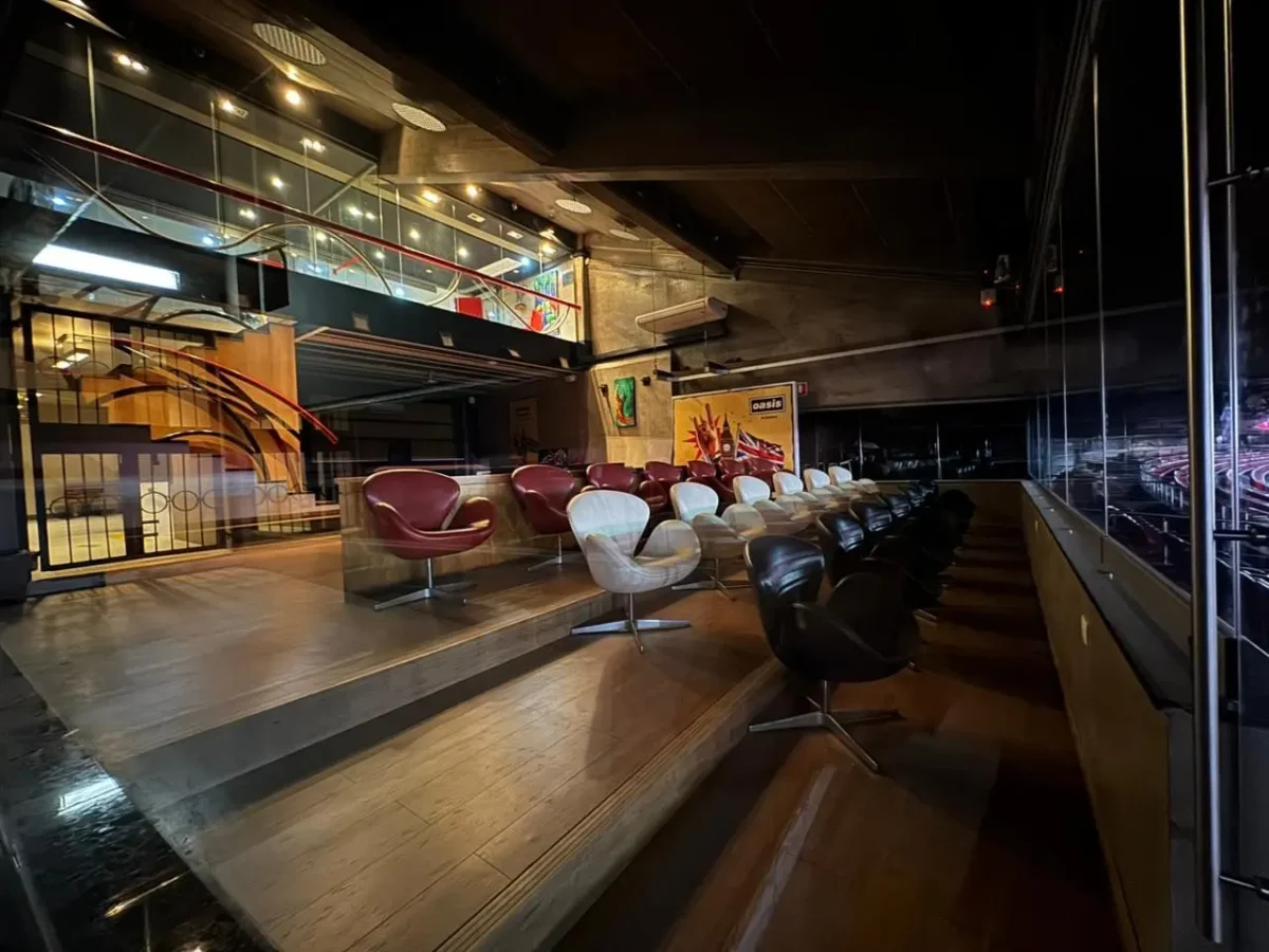 Mulher acusada em caso de camarote do São Paulo desmaia após silêncio em depoimento