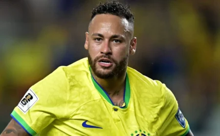 Neto defende Neymar e critica Ancelotti: “Treinador que só quer Carnaval” Neto defende Neymar e critica Ancelotti: “Treinador que só quer Carnaval”