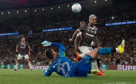 Neto gera preocupação no Botafogo após falhas e diretoria avalia opções no mercado de goleiros