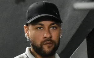 Neymar anuncia nova contratação do Santos e Moisés é flagrado no CT Rei Pelé