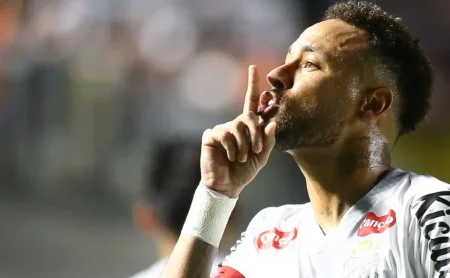 Neymar rebate críticas e celebra vitória do Santos sobre o Vasco: “Falaram que era aposentado” Neymar rebate críticas e celebra vitória do Santos sobre o Vasco: “Falaram que era aposentado”