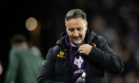 Nottingham Forest negocia com Vitor Pereira após demissão do terceiro técnico na temporada