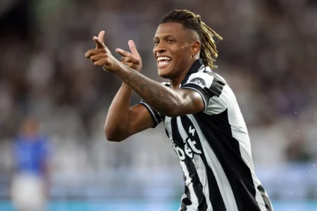 O futuro de Danilo: o que favorece e dificulta sua permanência no Botafogo, em meio ao interesse do Palmeiras