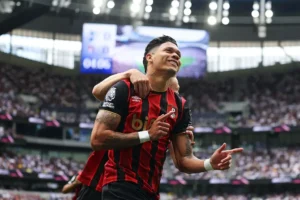 Os desafios para o Flamengo encontrar um centroavante no mercado