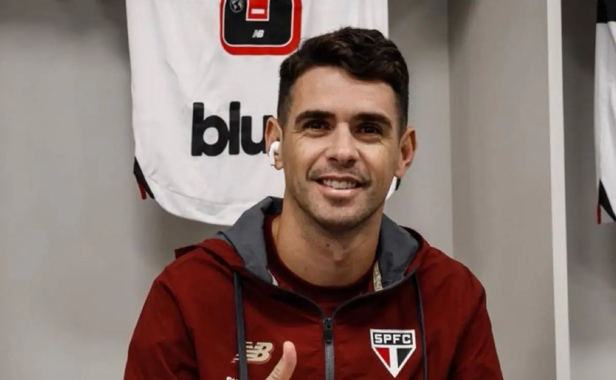 Oscar busca rescisão com o São Paulo após mal-estar e possível aposentadoria; reunião define futuro Oscar busca rescisão com o São Paulo após mal-estar e possível aposentadoria; reunião define futuro