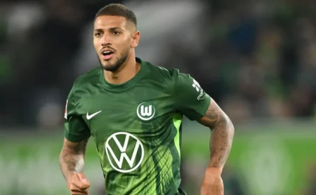 Palmeiras demonstra interesse em Vinícius Souza, ex-Flamengo, mas ainda não fez proposta; clube monitora o volante para o futuro.