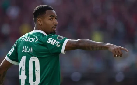Palmeiras negocia com Liverpool e prepara venda de Allan por R$ 216 milhões após a Copa do Mundo