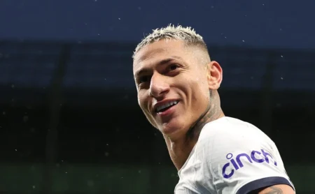 Palmeiras rejeita oferta por Flaco López e exige alto valor em possível negociação. Palmeiras rejeita oferta por Flaco López e exige alto valor em possível negociação.