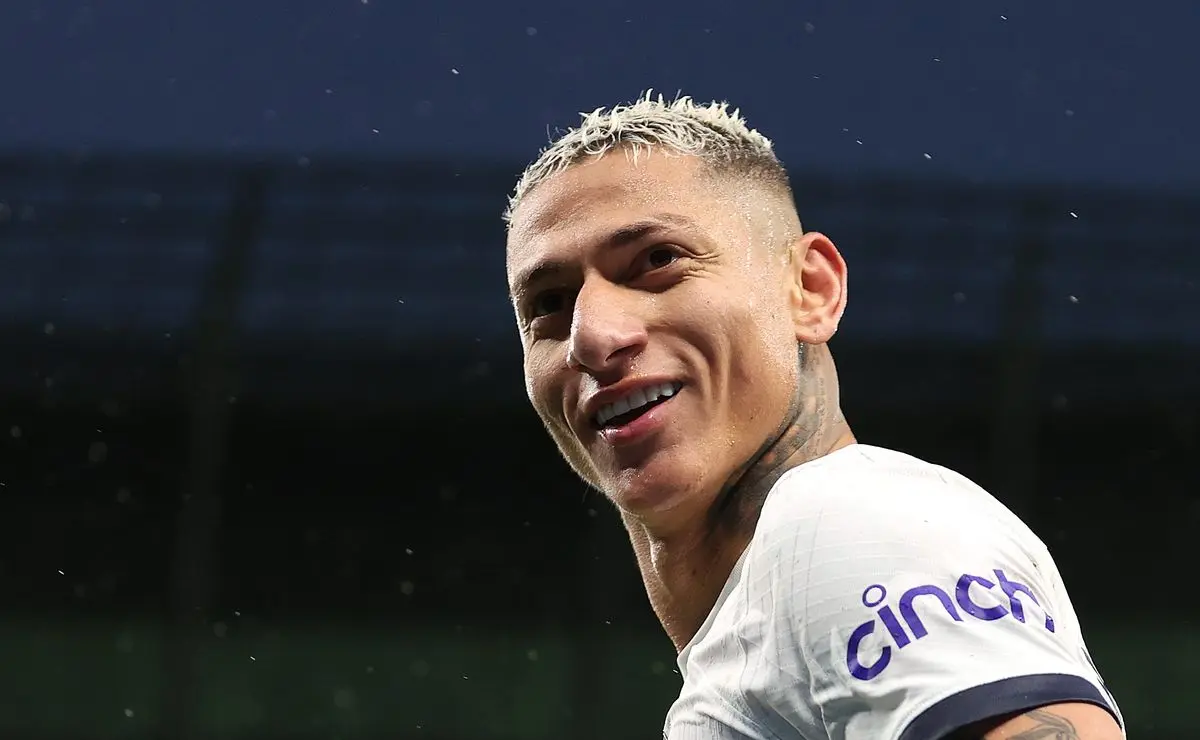 Palmeiras rejeita oferta por Flaco López e exige alto valor em possível negociação. Palmeiras rejeita oferta por Flaco López e exige alto valor em possível negociação.