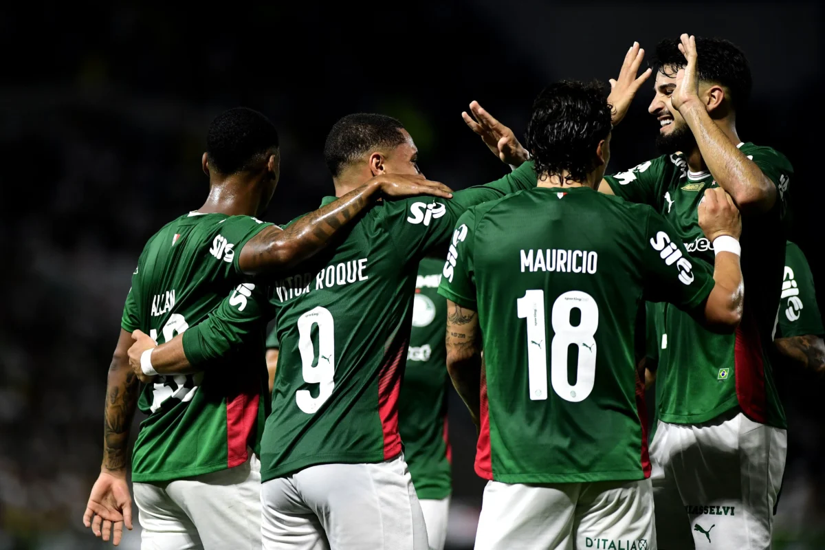 Palmeiras aprimora ataque com time titular e aguarda reforço Arias; Abel Ferreira indica necessidade de mais um jogador