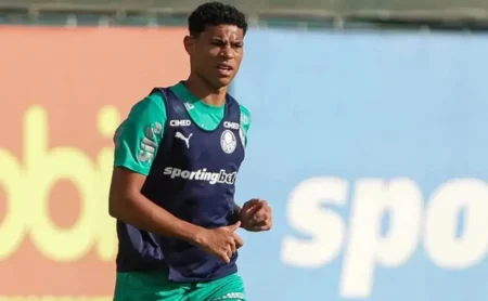 Palmeiras aposta em Luis Pacheco e diminui ritmo no mercado; Abel vê jovem pronto para ganhar espaço