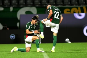Palmeiras goleia o Vitória e reacende esperanças no Brasileirão