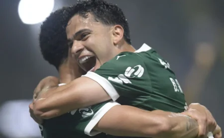 Palmeiras trava saída de Bruno Rodrigues; Inter busca auxílio com salário do atacante