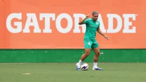 Palmeiras define escalação e prepara time completo para o clássico contra o Corinthians
