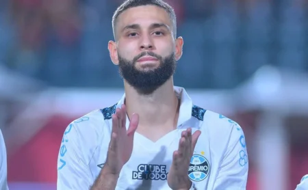 Palmeiras oferece R$ 31 milhões por Wagner Leonardo, mas Grêmio pede mais.
