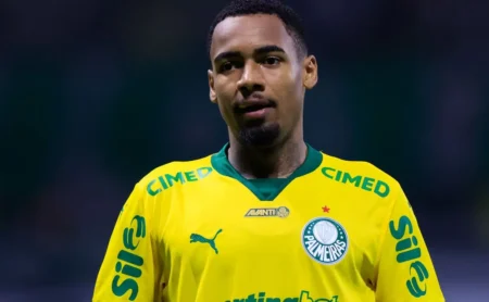 Palmeiras: Jhon Arias disputa vaga com Allan e agrada Abel Ferreira