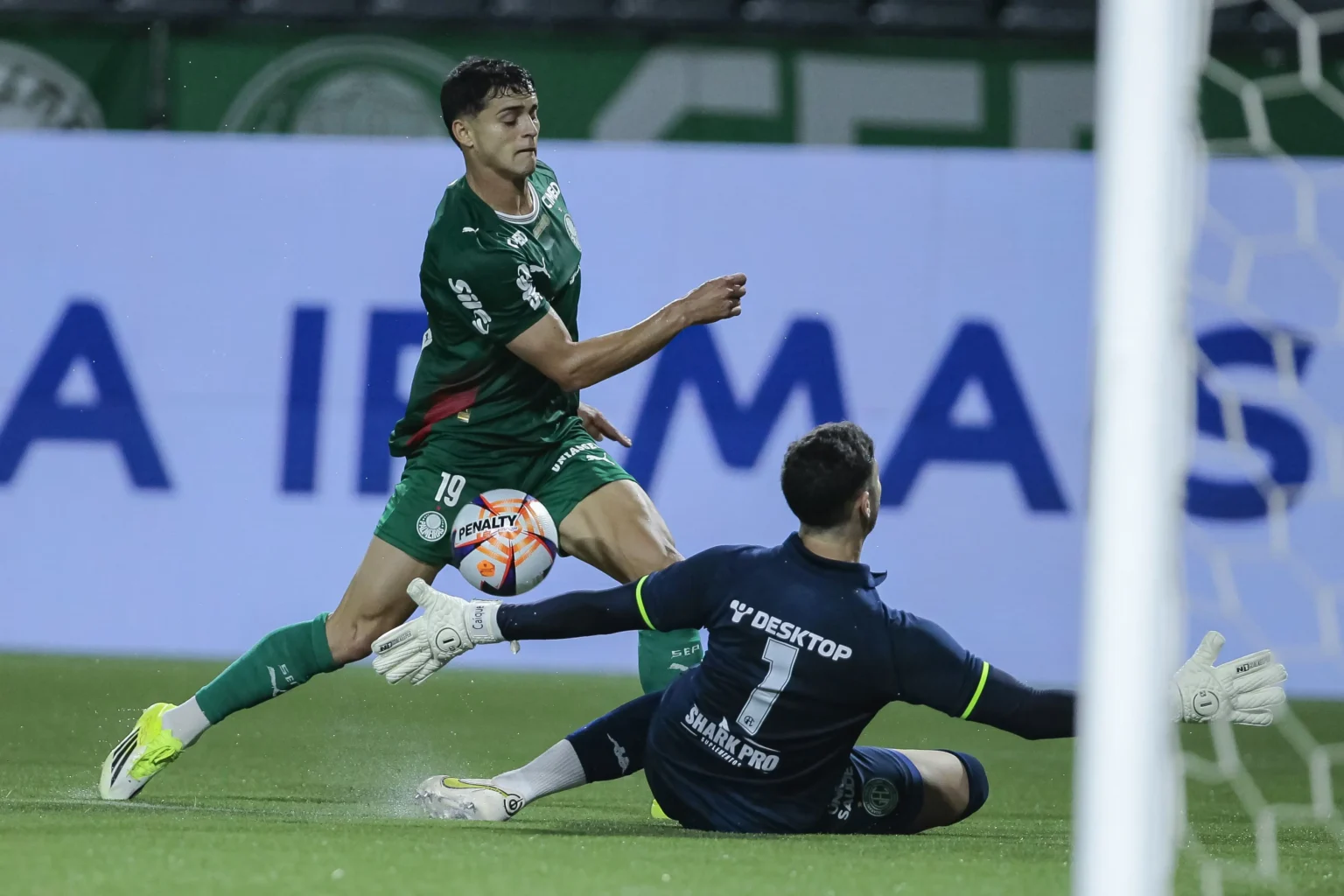 Palmeiras: Volume de jogo não se traduz em resultado, mas equipe mostra evolução na fase de grupos