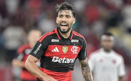 Paquetá desperdiça chance em retorno ao Flamengo e exige defesa do goleiro do Sampaio Corrêa-RJ