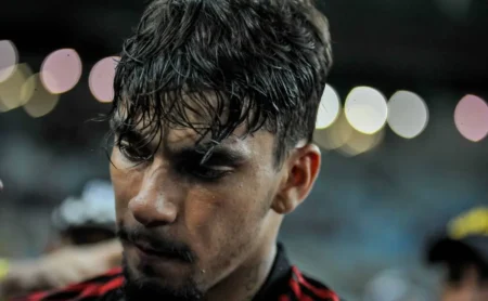 Paquetá lamenta gol perdido contra o Corinthians e revela insônia: “Fiquei puto, não consegui dormir” Paquetá lamenta gol perdido contra o Corinthians e revela insônia: “Fiquei puto, não consegui dormir”