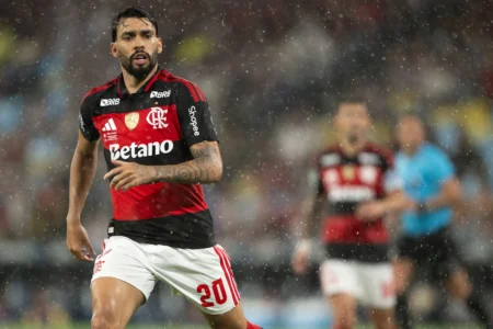 Paquetá revive trauma após nove anos e não encontra alívio em novo ciclo no Flamengo