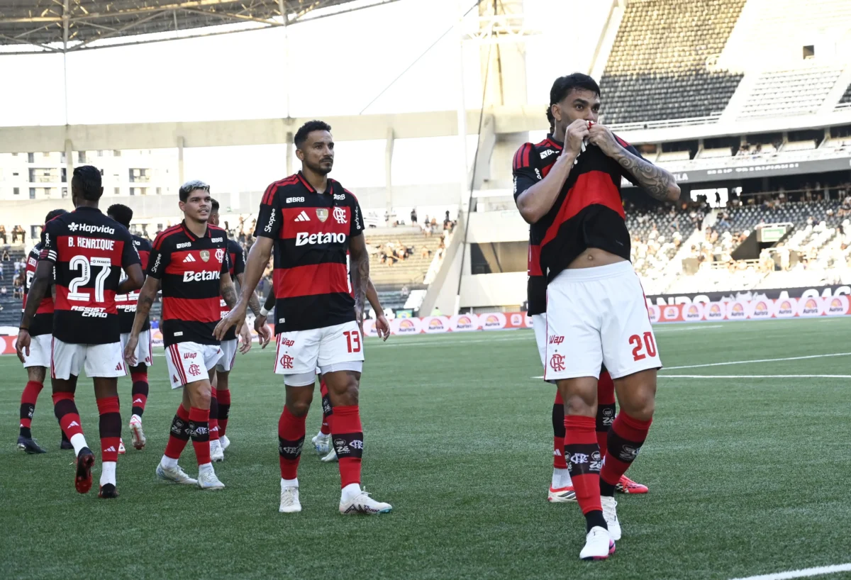 Paquetá se destaca contra o Botafogo e define sua posição ideal no Flamengo