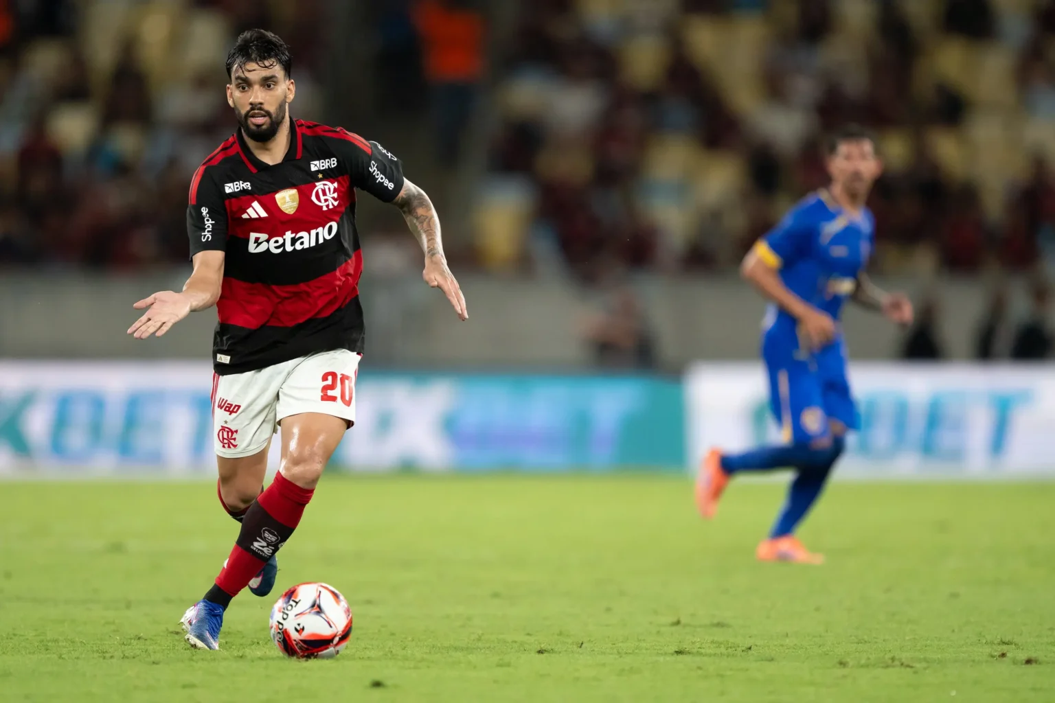 Paquetá se adapta bem à volância e surge como alternativa para a ausência de Jorginho no Flamengo; veja lances