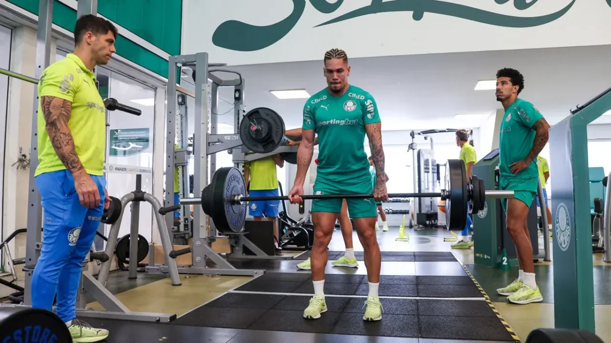 Paulinho tem resultado positivo em avaliação e se aproxima do retorno ao Palmeiras