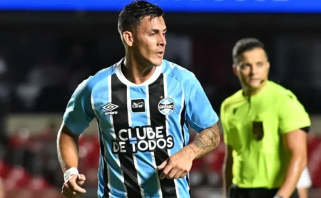 Pavon enfrenta o maior jejum da carreira no Grêmio e aposta em nova fase Pavon enfrenta o maior jejum da carreira no Grêmio e aposta em nova fase